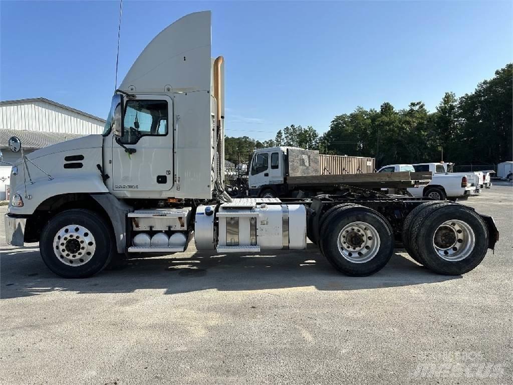 Mack CXU613 Vilcēji
