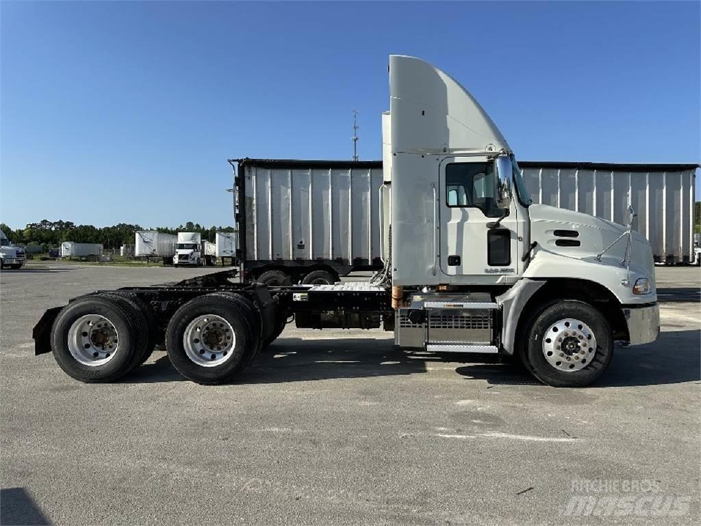 Mack CXU613 Vilcēji