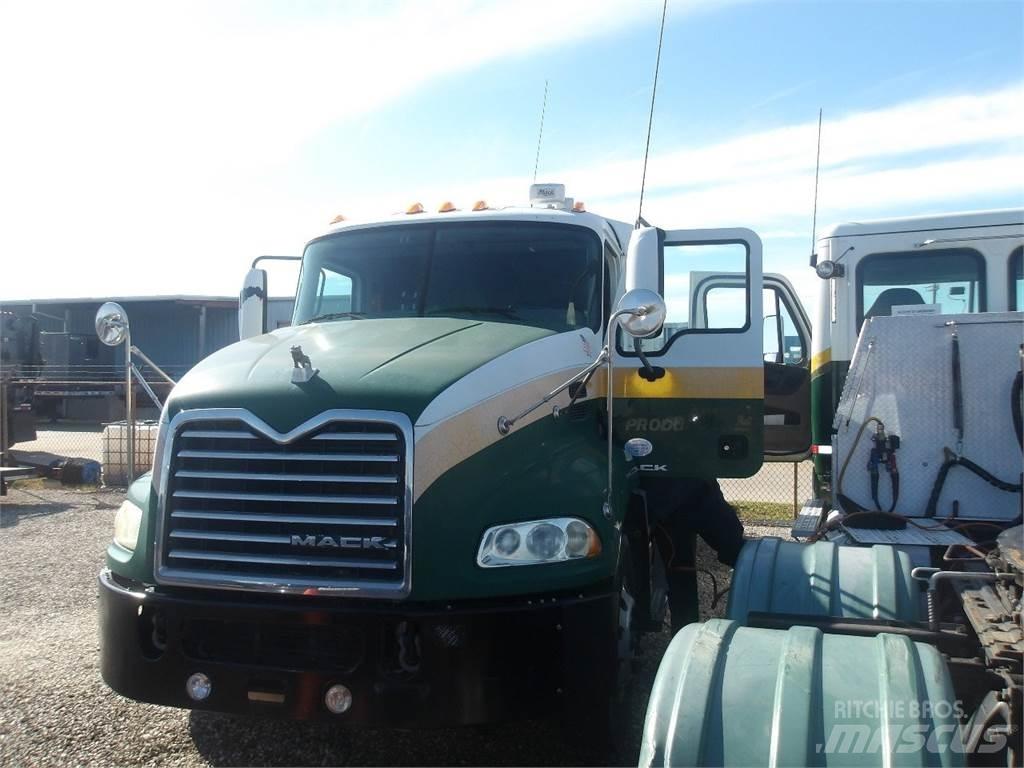 Mack CXU613 Vilcēji