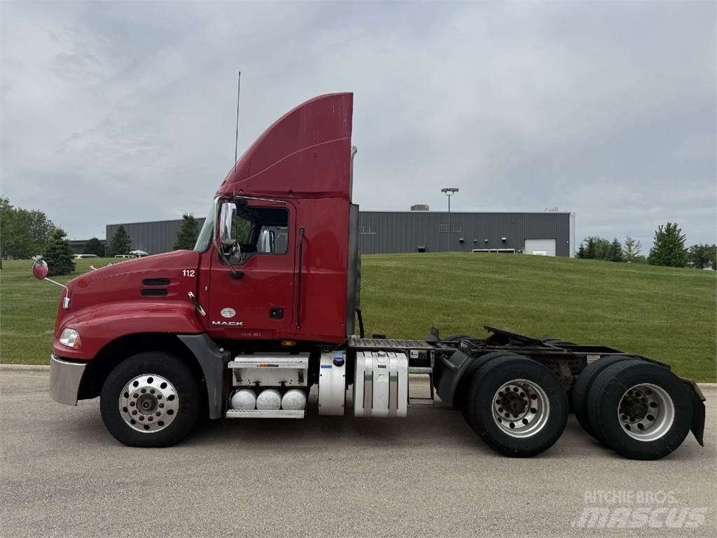 Mack CXU613 Vilcēji