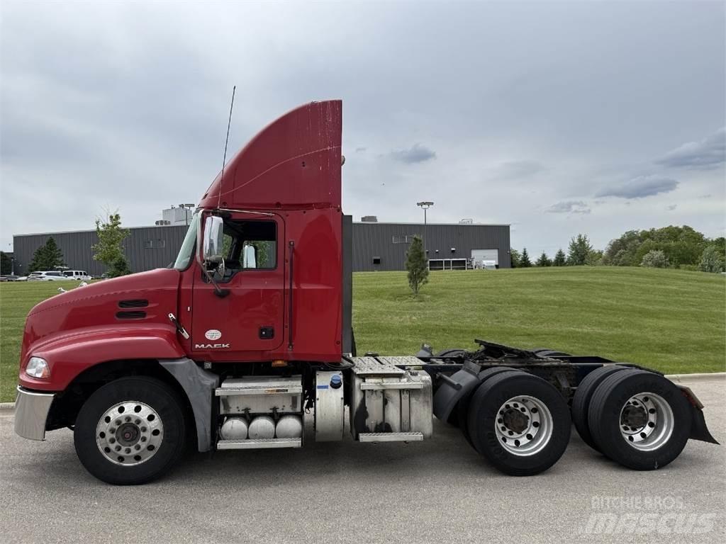 Mack CXU613 Vilcēji