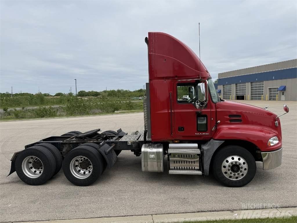 Mack CXU613 Vilcēji