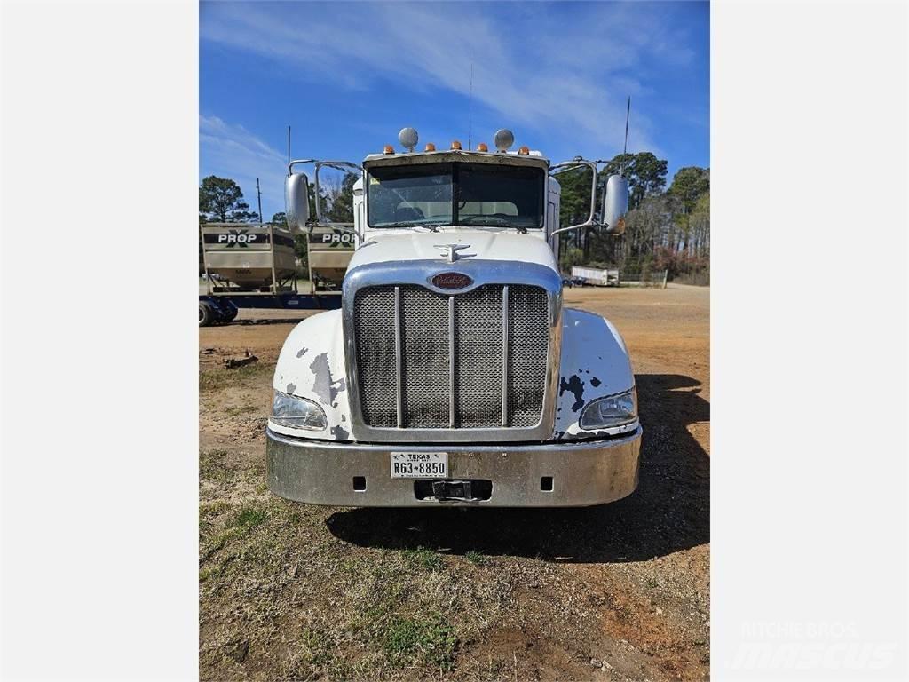 Peterbilt 384 Vilcēji
