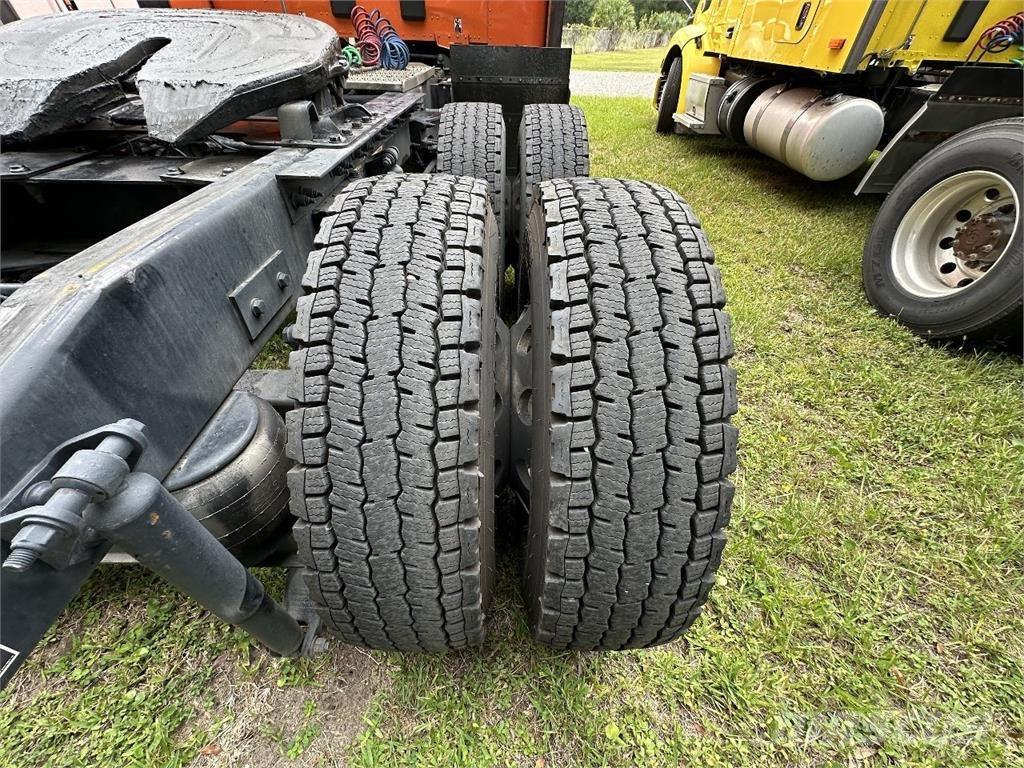 Peterbilt 579 Vilcēji