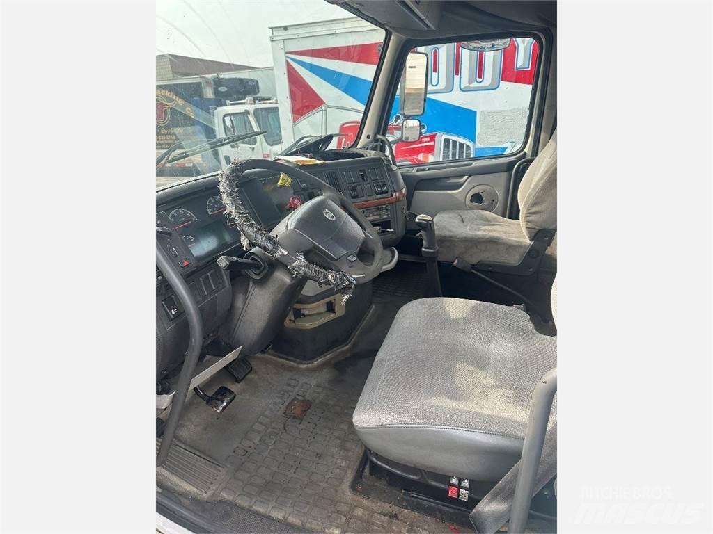 Volvo VNL300 Vilcēji