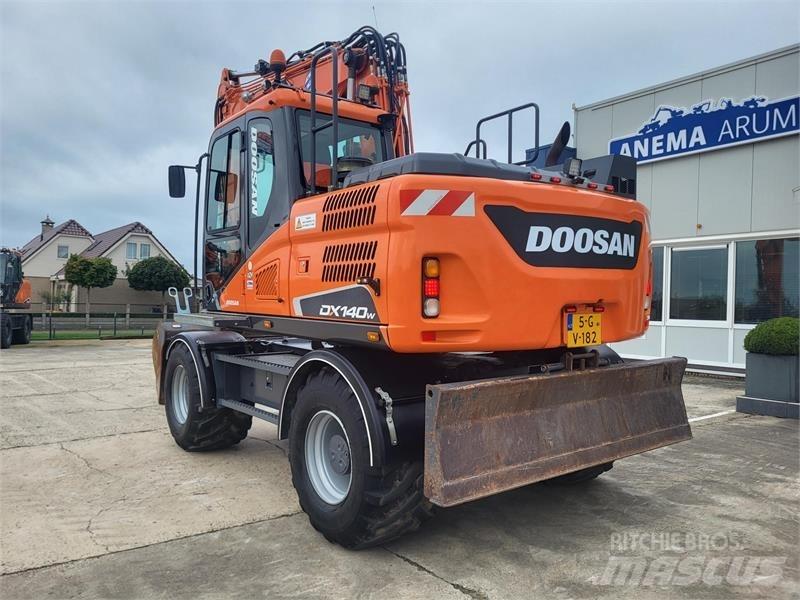 Doosan DX140W-5 Ekskavatori uz riteņiem
