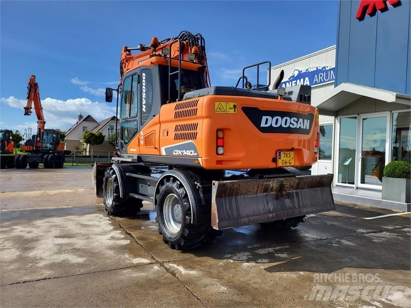 Doosan DX140W-5 Ekskavatori uz riteņiem