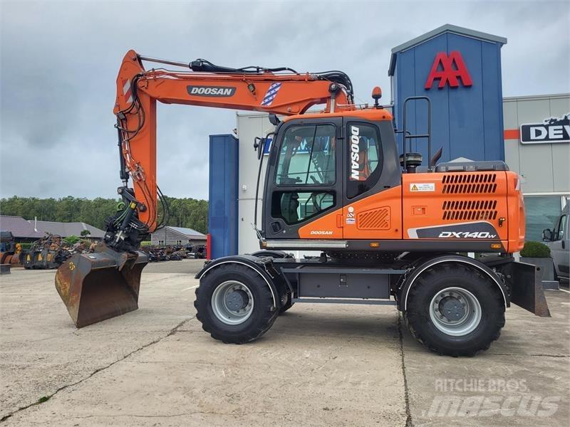 Doosan DX140W-5 Ekskavatori uz riteņiem