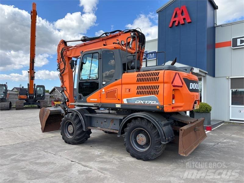 Doosan DX170W-5 Ekskavatori uz riteņiem