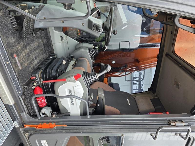 Doosan DX170W-5 Ekskavatori uz riteņiem