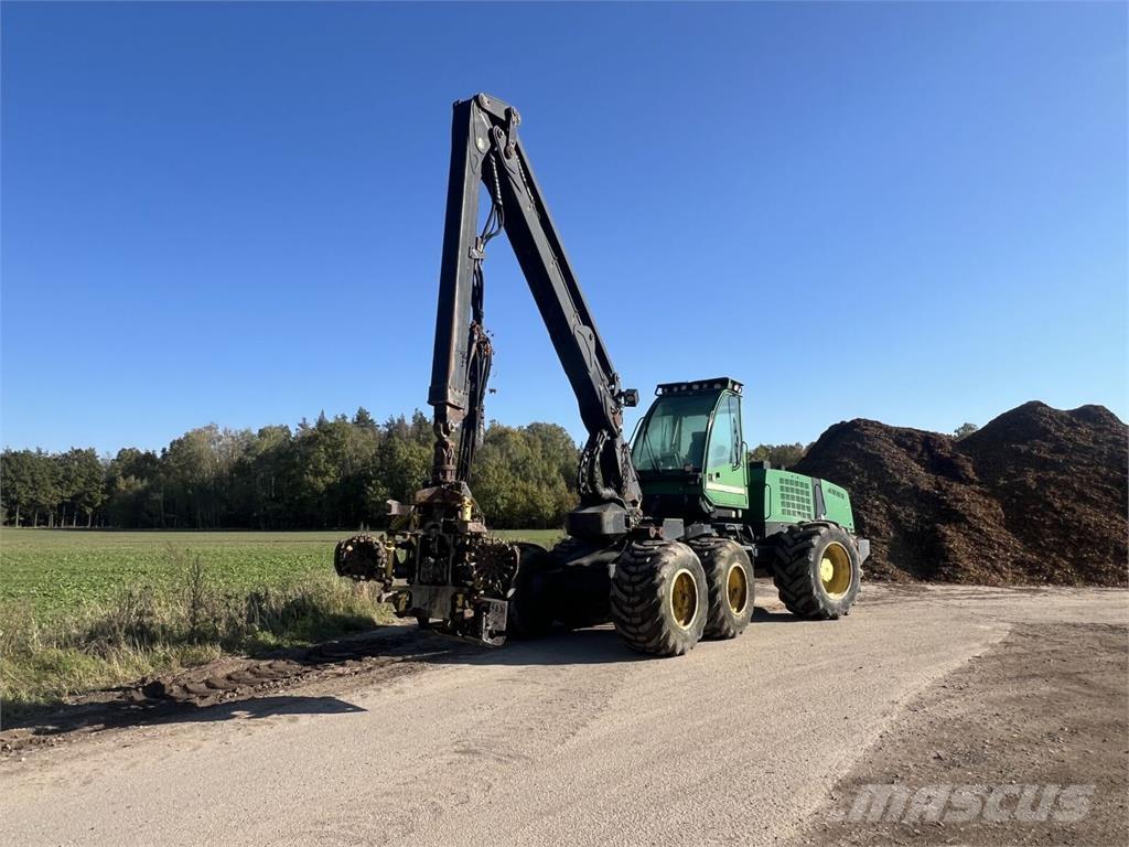 John Deere  Harvesteri