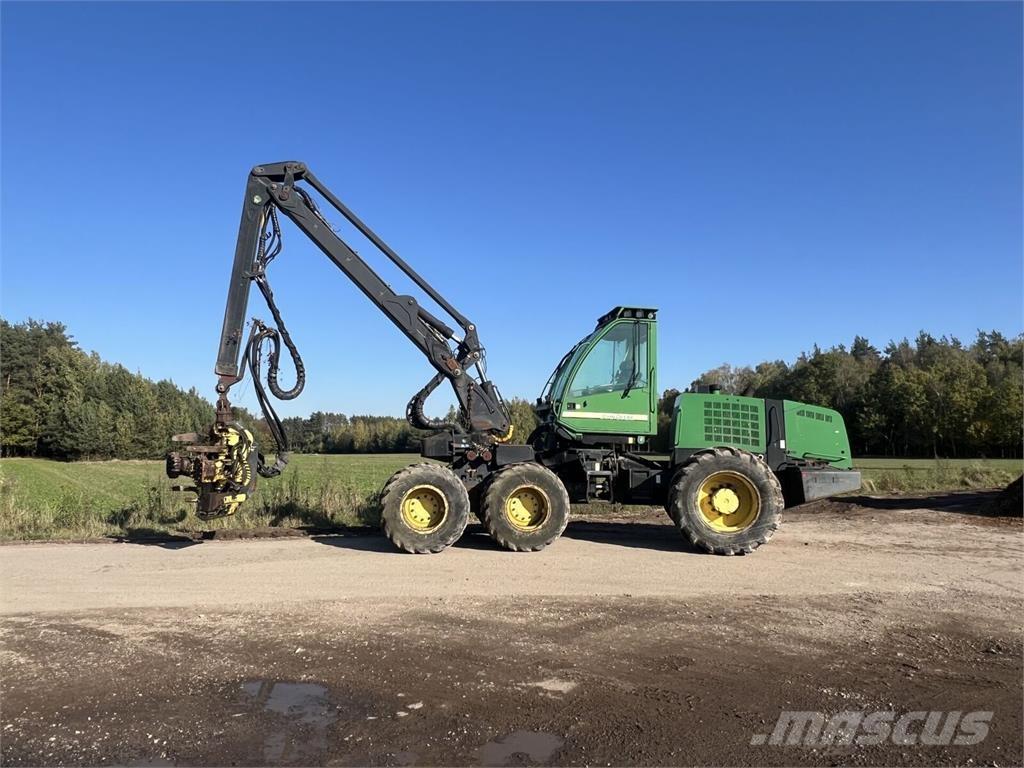 John Deere  Harvesteri