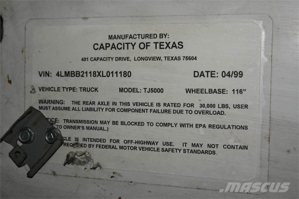 Capacity TJ5000 Terminālie traktori