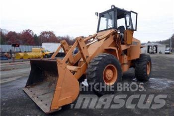 CASE W24B Iekrāvēji uz riteņiem