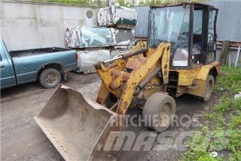 CAT 904B Iekrāvēji uz riteņiem
