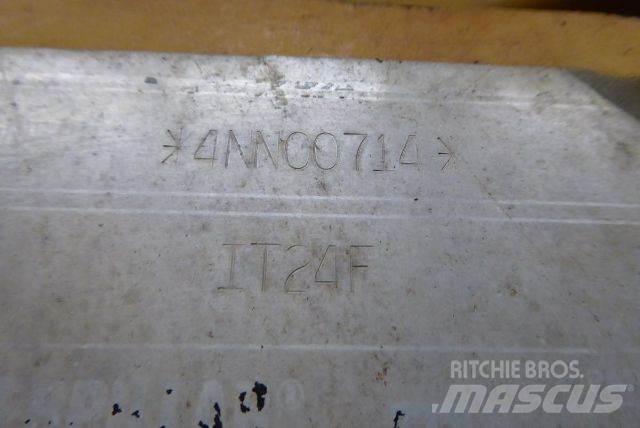 CAT IT24F Iekrāvēji uz riteņiem