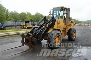 CAT IT28B Iekrāvēji uz riteņiem