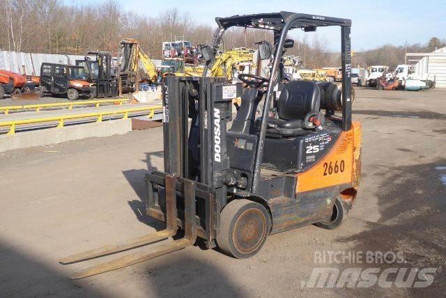 Doosan GC25P-5 Autokrāvēji - citi