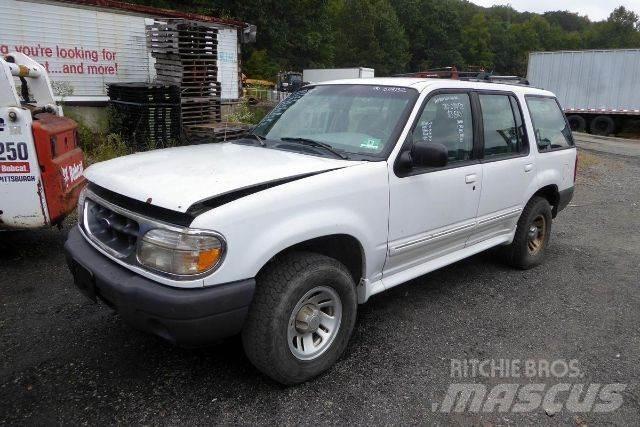 Ford Explorer Vieglais kravas automobilis/izkraušana no sāniem