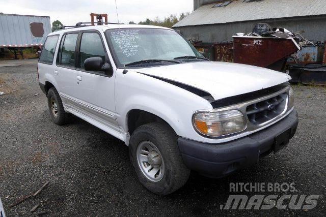 Ford Explorer Vieglais kravas automobilis/izkraušana no sāniem