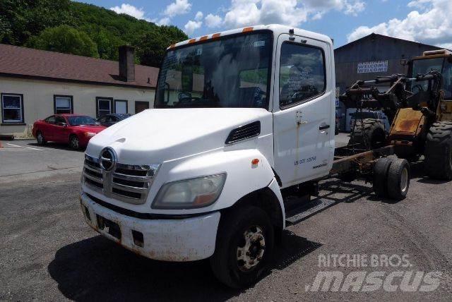 Hino 145 Šasija ar kabīni
