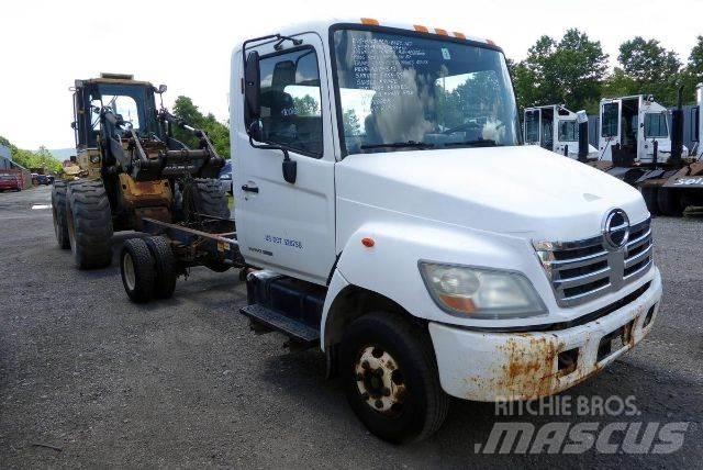 Hino 145 Šasija ar kabīni