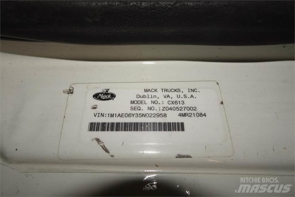 Mack CX613 Šasija ar kabīni
