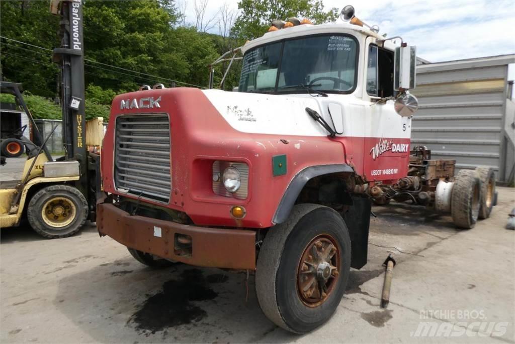 Mack DM688X Šasija ar kabīni