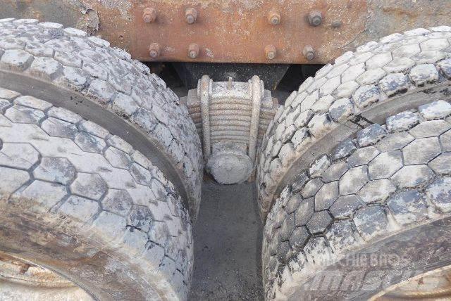Mack MR688S Šasija ar kabīni