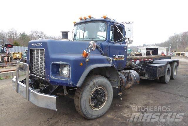 Mack RB688S Smagās mašīnas ar konteineriem