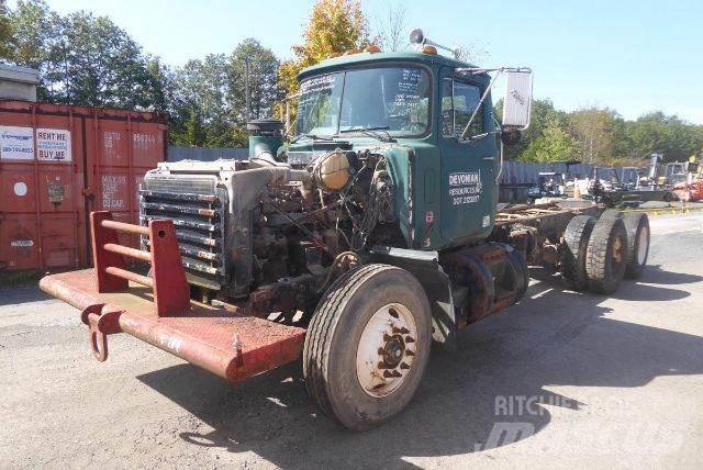 Mack RD688S Šasija ar kabīni