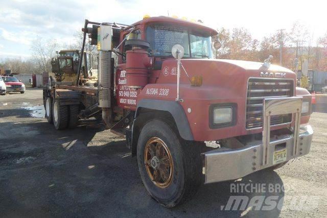 Mack RD688S Smagās mašīnas ar konteineriem
