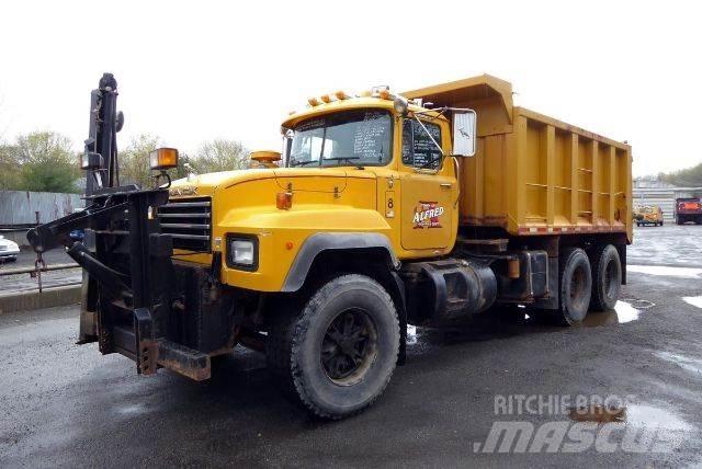 Mack RD690S Pašizgāzējs