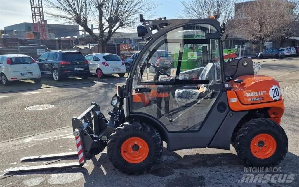 Ausa T144H Teleskopiskie manipulatori