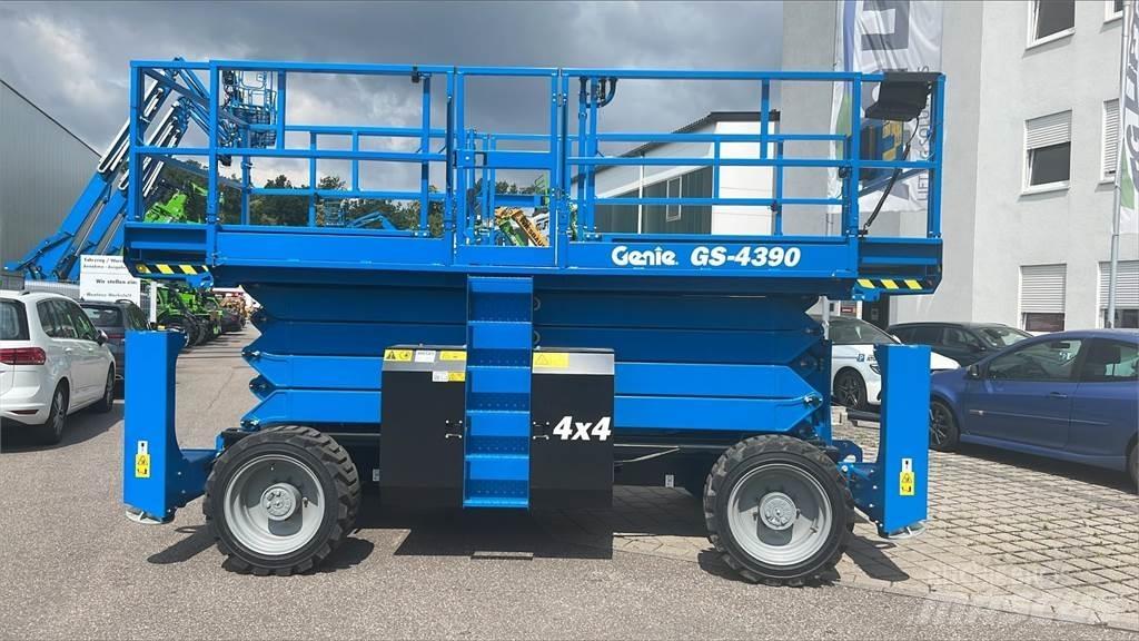 Genie GS-4390RT Šķerveida pacēlāji