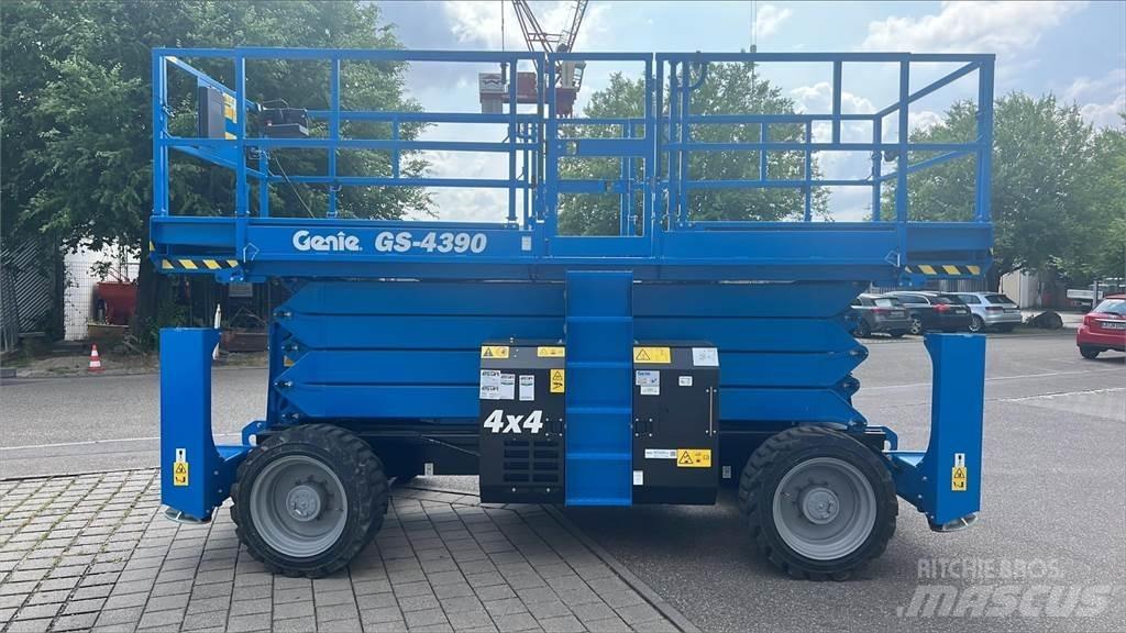 Genie GS-4390RT Šķerveida pacēlāji