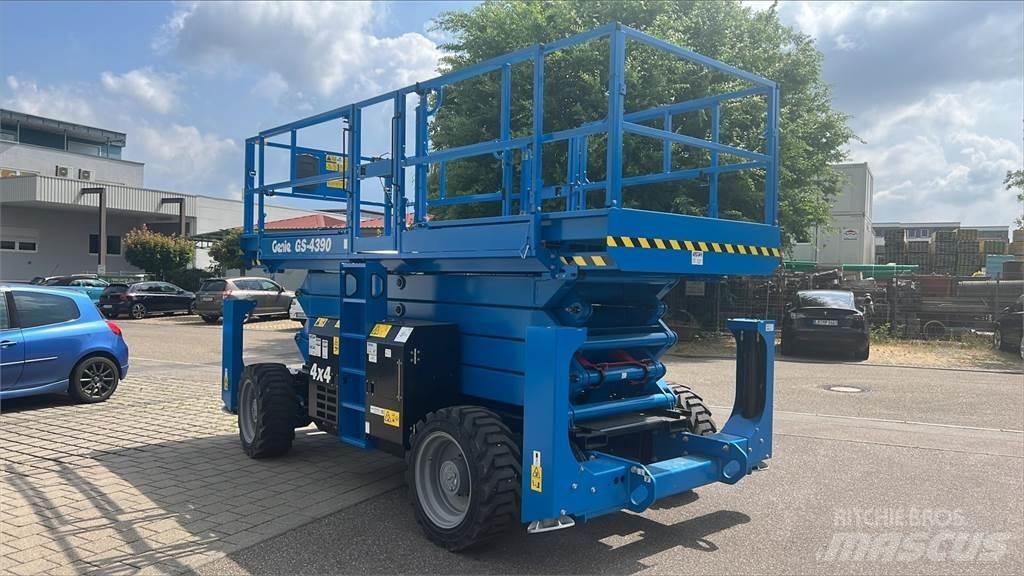 Genie GS-4390RT Šķerveida pacēlāji