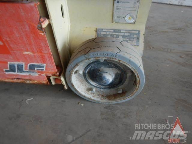 JLG 1230ES Strēles pacēlāji