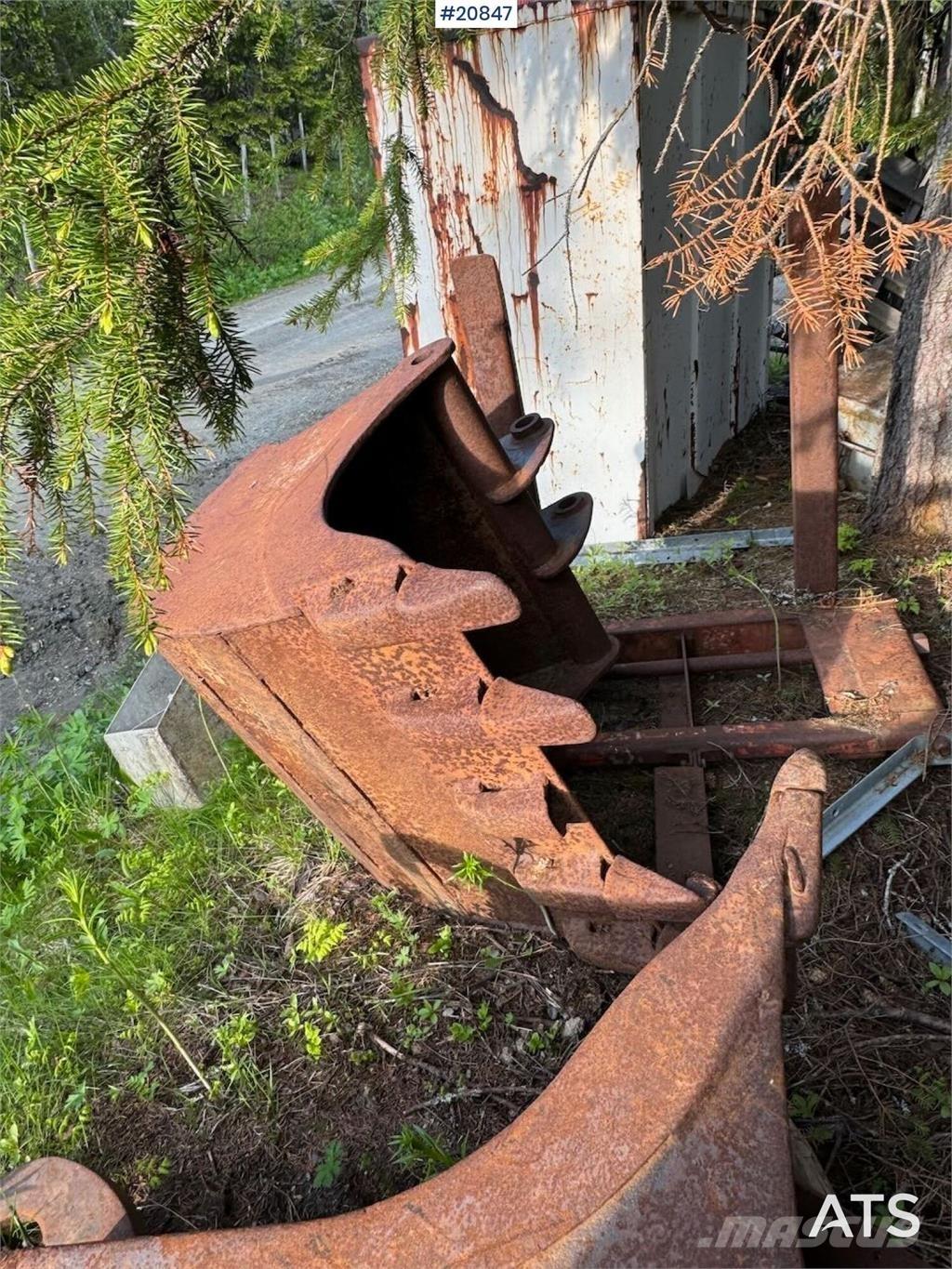 JCB Traktorgraver Ekskavatori-iekrāvēji