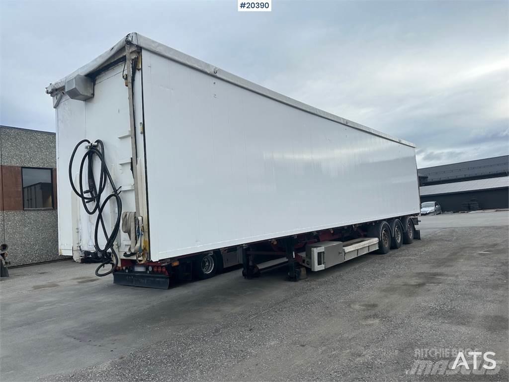 Vang 3 axle trailer Citas piekabes