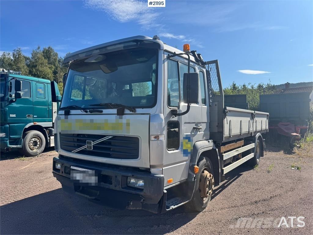 Volvo FL250 Truck. Platformas/izkraušana no sāniem