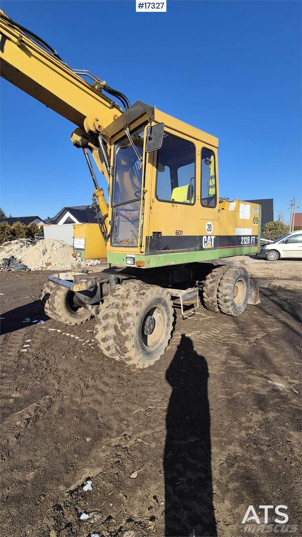 CAT 212BFT Ekskavatori uz riteņiem