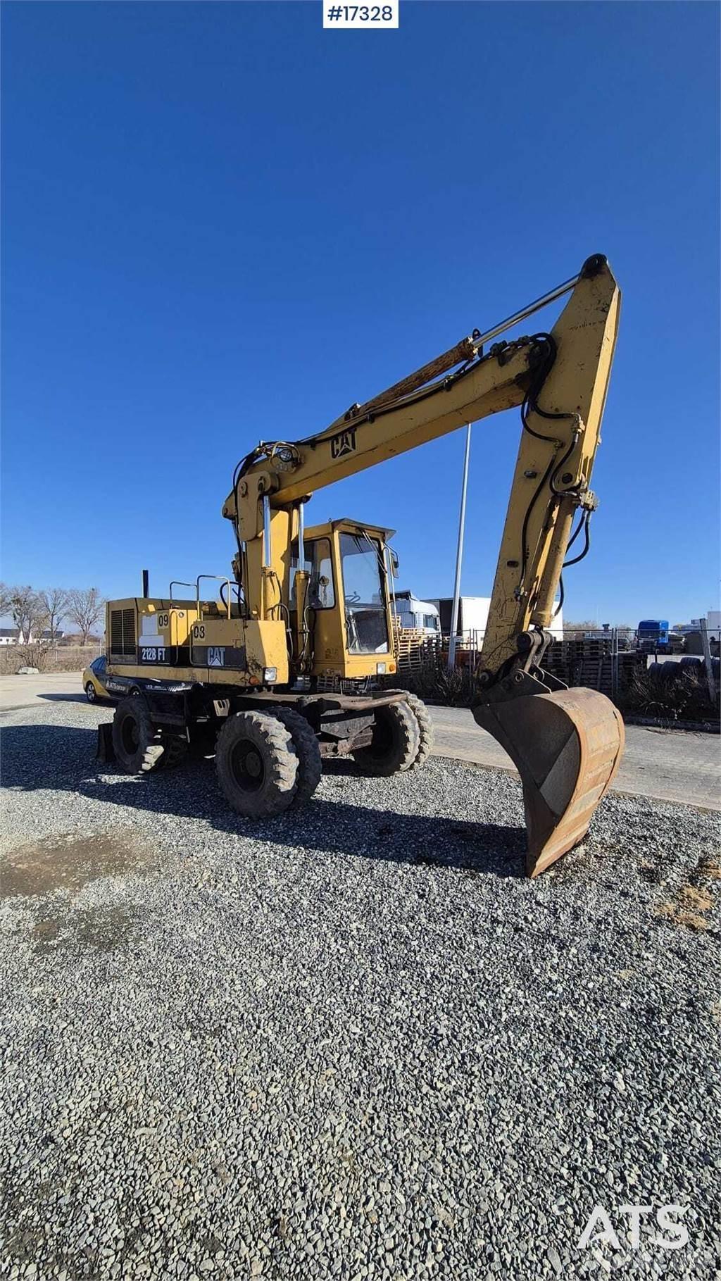 CAT 212BFT Ekskavatori uz riteņiem