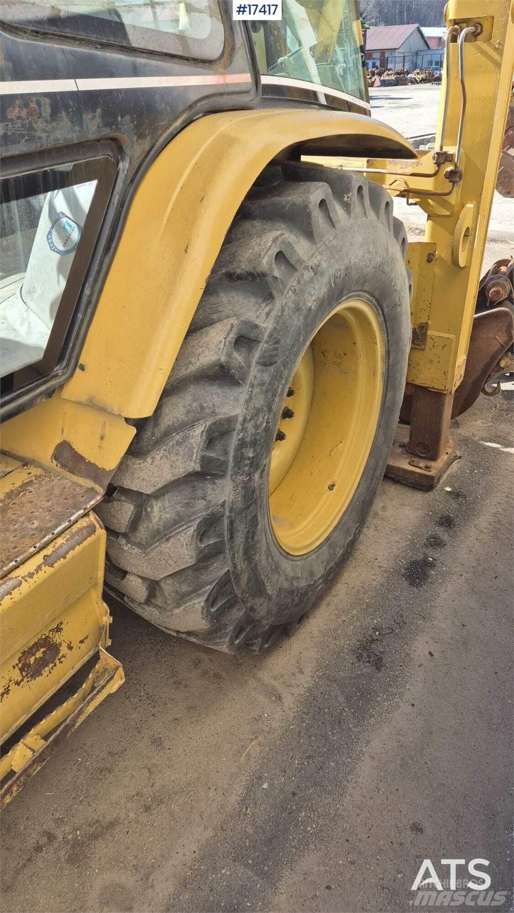 CAT 428D Ekskavatori-iekrāvēji