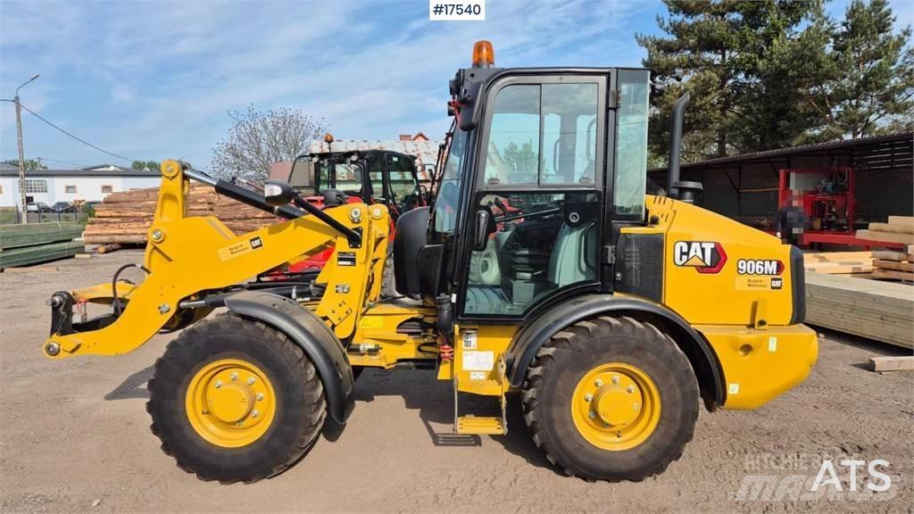 CAT 906M Iekrāvēji uz riteņiem