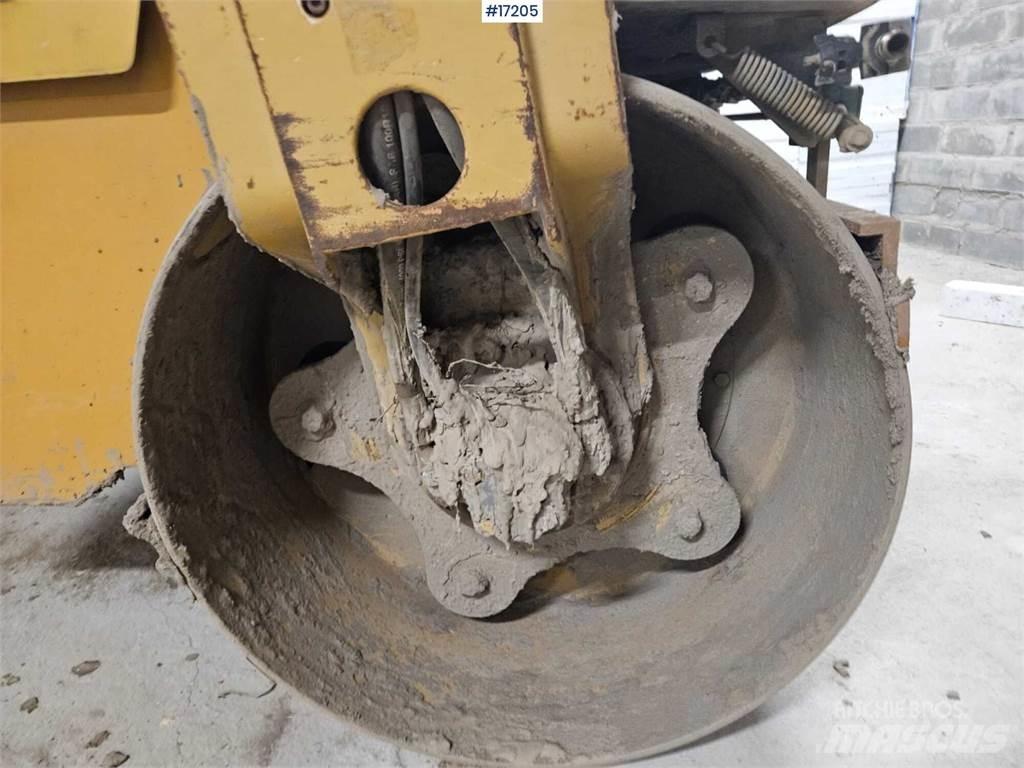 CAT CB24 Divvalču grunts veltņi