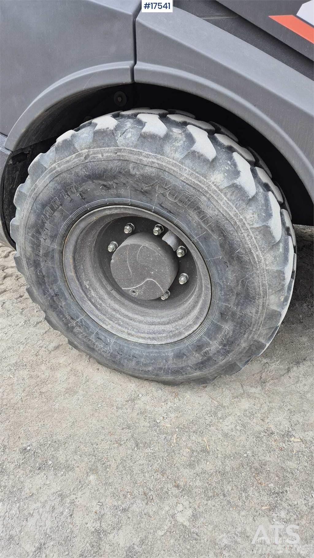 Hitachi ZW 75 Iekrāvēji uz riteņiem