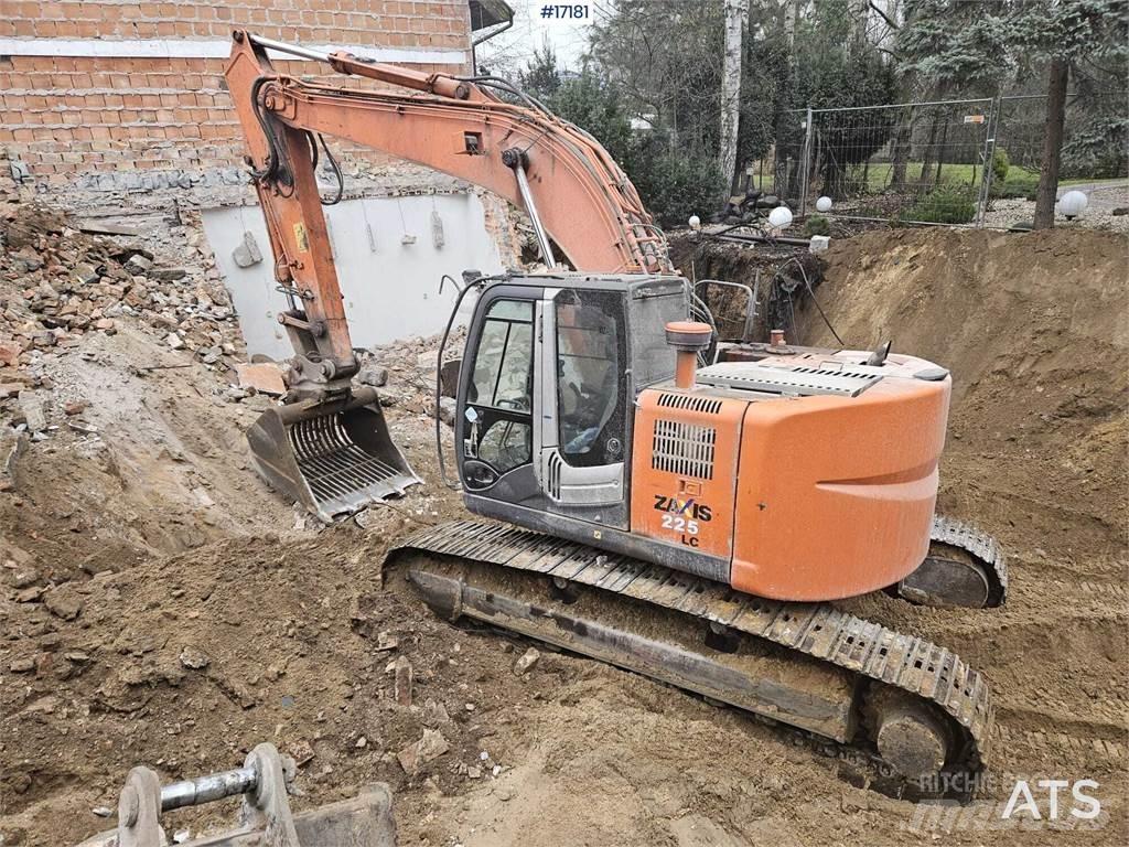 Hitachi ZX225 LC Kāpurķēžu ekskavatori