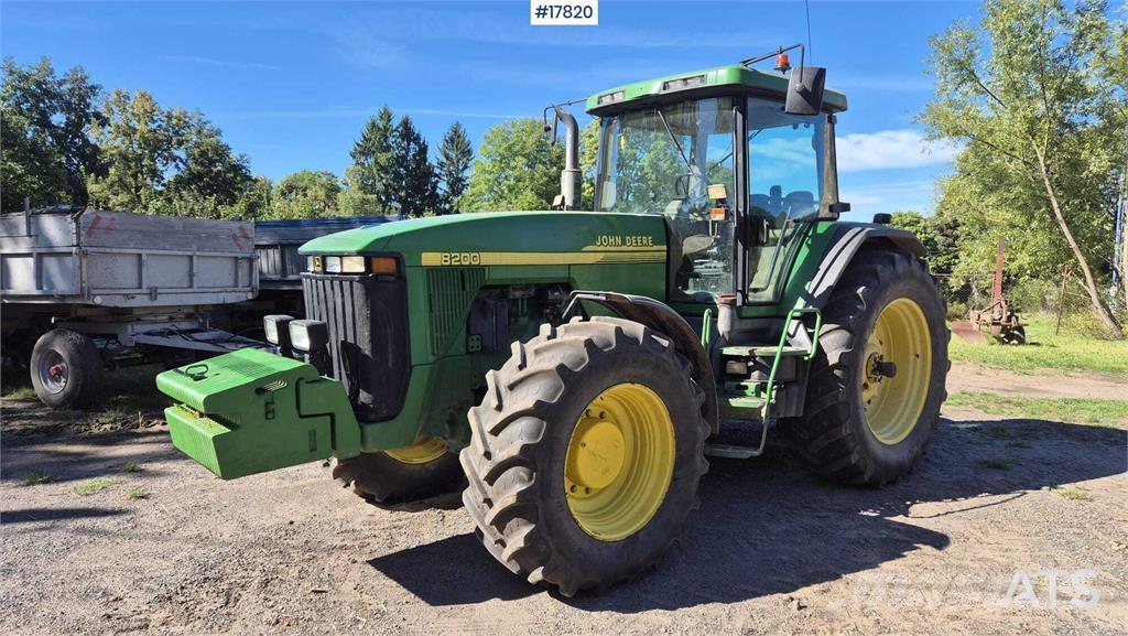 John Deere 8200 Traktori