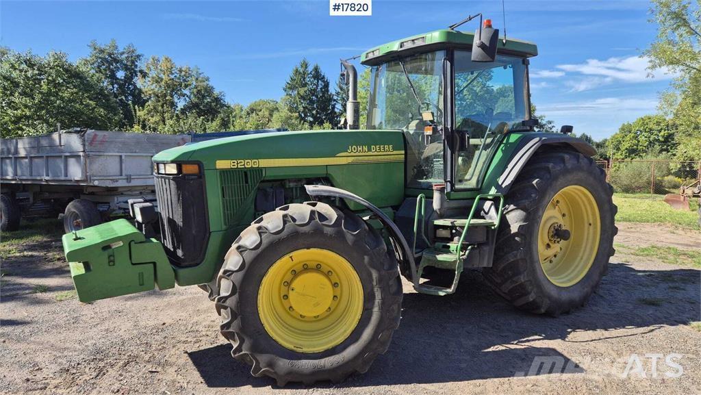 John Deere 8200 Traktori